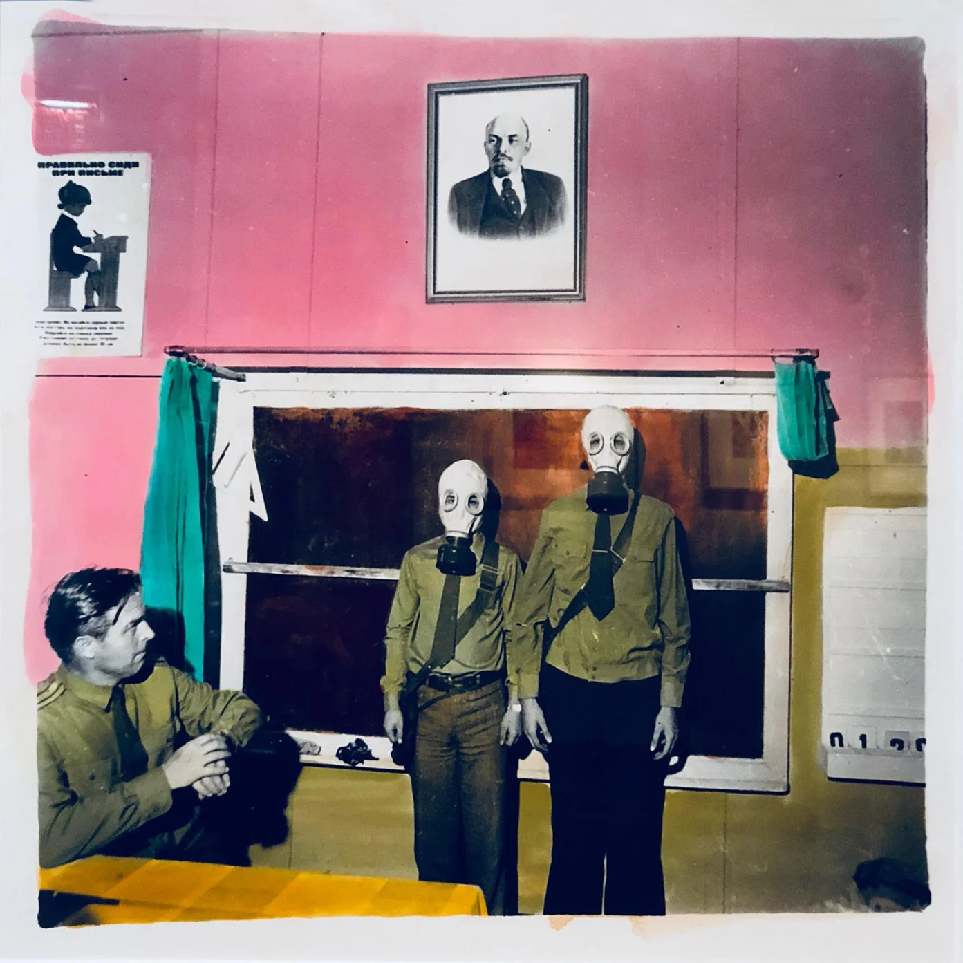 アート・デザイン・音楽 The Cold War Experience 1945-1991 Allegorical Representation Of The Cold War As American And Soviet